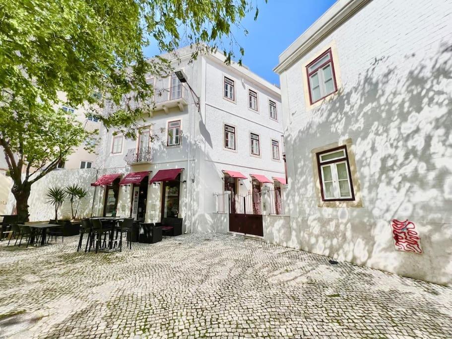 Vila Rosario 3 Studios With Patio By Homeful Homes Lisboa Eksteriør bilde